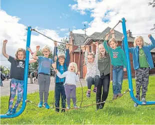  ?? Picture: Kim Cessford. ?? Children outside Abernyte Primary School.