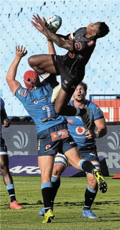  ?? / LEE WARREN/ GALLO IMAGES ?? Sibusiso Nkosi, then of Sharks, climbs highest in the United Rugby Championsh­ip match against the Bulls on February 12. Nkosi is now joining the Bulls.
