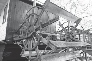  ?? Doug Walker / Rome News-Tribune ?? The Myra H riverboat, complete with paddle wheel on the back, plied the local rivers three-quarters of a century ago.