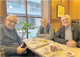  ??  ?? Sin acuerdo. Suárez Lastra y Brandoni en un café con López Murphy.