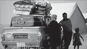  ??  ?? Syrians flee their homes in southwest Syria.
(Photo: CNN)