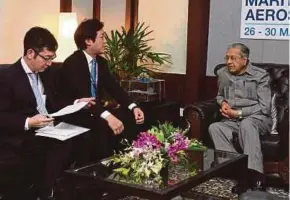  ??  ?? Special adviser to the Japanese prime minister, Kentaro Sonoura (second from left), paying a courtesy call on Prime Minister Tun Dr Mahathir Mohamad at LIMA 2019 on Tuesday.