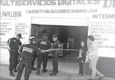  ??  ?? El cíber en la calle 35 entre 32 y 34 de Santa Ana, en Valladolid, donde robaron dinero y el gabinete y el monitor que controla las máquinas