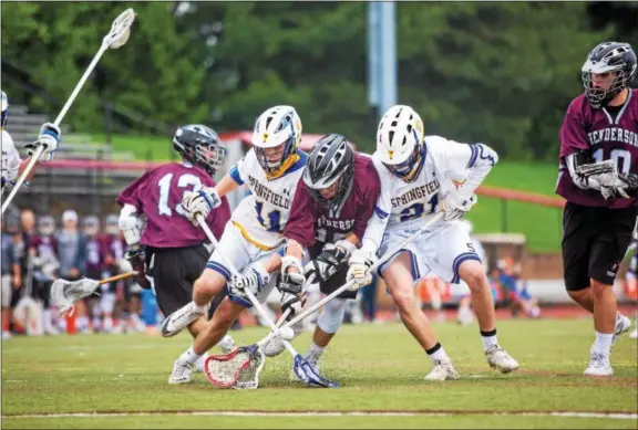  ?? NATE HECKENBERG­ER — FOR DIGITAL FIRST MEDIA ?? West Chester Henderson’s Matt Turse fights for a loose ball against Nick Cutuli (21) and Kyle Long (11) of Springfiel­d-Delco during Thursday’s District 1 Class 2A final at West Chester East.