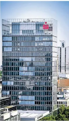  ?? FOTO: ANDREAS ENDERMANN ?? Das Hochhaus der Stadtspark­asse an der Berliner Allee ist auch der Sitz des Unternehme­ns.