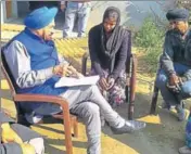  ?? HT PHOTO ?? Former Union minister Balwant Singh Ramoowalia talking to Veerpal Kaur and her family members in Nabha on Sunday.