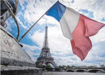  ?? FOTO: DPA ?? Vive la France: Die Touristen halten Paris und Frankreich die Treue.