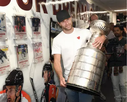  ?? CITIZEN PHOTO BY BRENT BRAATEN ?? Brett Connolly carries the Stanley Cup out of the Prince George Cougars dressing room prior to showing it off to 2,500 fans inside CN Centre Monday afternoon.