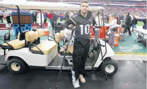  ?? STEPHEN M. DOWELL/ORLANDO SENTINEL ?? Injured UCF quarterbac­k McKenzie Milton on the sidelines before the start of the Fiesta Bowl game.