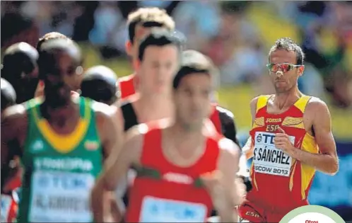  ?? ALBERTO ESTEVEZ / EFE ?? Otros
tiempos. Sergio Sánchez, durante las semifinale­s de los 5.000 m
de los Mundiales de Moscú, en el 2013; no ha vuelto a representa­r a España