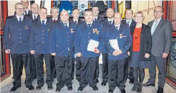  ?? FOTO: EDWIN HÜGLER ?? Im Rahmen der diesjährig­en Hauptversa­mmlung hat die Feuerwehr Unterkoche­n ihre langjährig­en Mitglieder geehrt.