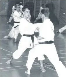  ?? REPRO: SONJA NIEDERER ?? Anton Klotz beim Training 1984. Bis heute gibt er Karateunte­rricht und trainiert zwei Mal pro Woche.