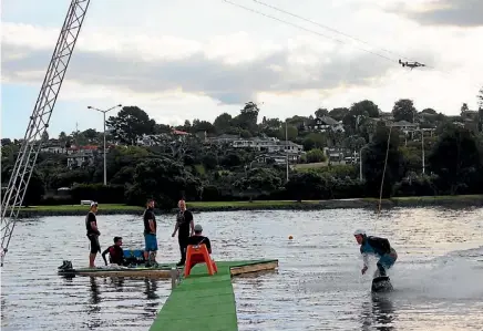  ?? TOM CARNEGIE / FAIRFAX NZ ?? Riders wait their turn to ride the cable system at Onehunga lagoon.