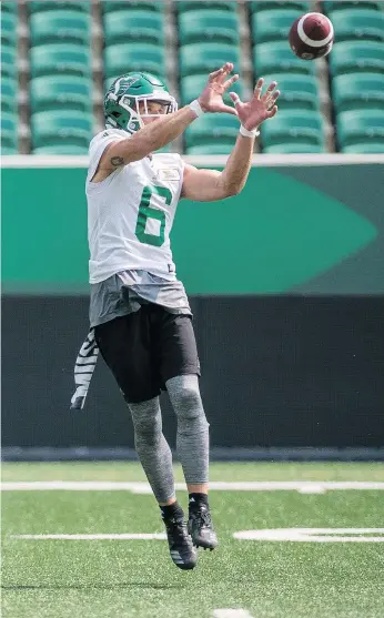  ?? BRANDON HARDER ?? Roughrider­s quarterbac­ks have yet to throw a pass in Rob Bagg’s direction during a regular-season game since he rejoined the team in August, but Bagg is making his presence felt in other ways.