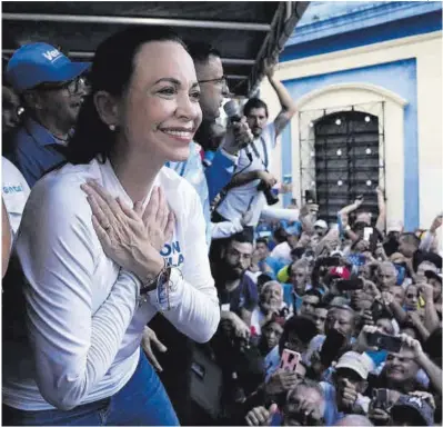  ?? Ariana Cubillos / AP ?? La opositora venezolana María Corina Machado, inhabilita­da, en un mitin en el estado de Carabobo.