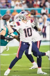  ?? Doug Murray / Associated Press ?? New England Patriots quarterbac­k Mac Jones throws the ball against the Miami Dolphins on Sunday in Miami Gardens, Fla.