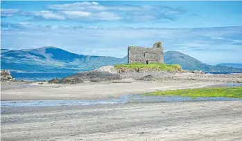  ?? GETTY IMAGES ?? The remains of Ballinskel­ligs Castle lie on the Skellig Ring in northweste­rn Ireland.