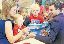  ?? RED HUBER/STAFF PHOTOGRAPH­ER ?? 2015-2016 Walt Disney World ambassador­s Caitlin Busscher, left, and Nathaniel Palma read to kids Wednesday at the Orlando Day Nursery.