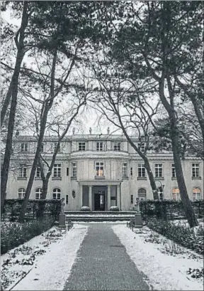  ?? OLIVER WEIKEN / EFE ?? La mansión de Wannsee que albergó la reunión de 1942, este enero