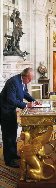  ?? EFE ?? El Palacio Real de Madrid fue el marco en el que se firmó la Ley Órganica que formalizó la abdicación de Don Juan Carlos