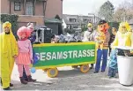  ??  ?? Die Sesamstras­se aus Lüttengleh­n. Sie kommen lieber zum Tulpensonn­tagszug, statt in die Stadt zu fahren, weil der Weg nicht so lang ist.