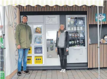  ?? FOTO: ISABEL DE PLACIDO ?? Achberg hat zwar nicht einmal einen Tante-Emma-Laden, dafür aber Tante Berta. Marina Schorer und Philipp Nardin machen es möglich.