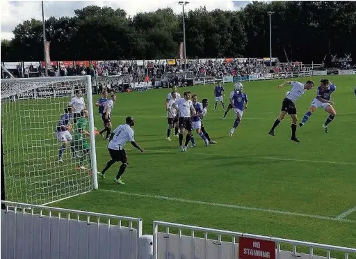  ?? Roland Ellery ?? ●● Macc apply pressure from an early corner in the weekend’s game at Bromley