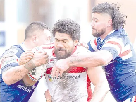  ??  ?? Mose Masoe (centre) has urged people to ‘stop being selfish’ as the Covid-19 ripple effect forces his early discharge from hospital.