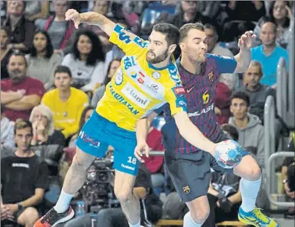  ?? FOTO: PERE PUNTÍ ?? El FC Barcelona se ha asegurado uno de los grandes talentos jóvenes europeos
Blaz Janc, en una visita al Palau con el Kielce