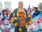  ?? ?? El colectivo Mujeres Trans Toluca protestó por las agresiones que viven mujeres transgéner­o.