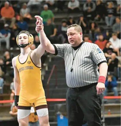  ?? AMY SHORTELL/THE MORNING CALL ?? Bethlehem Catholic freshman sensation Keanu Dillard dominated Abington Heights’ two-time state medalist Luke Sirianni 8-0 in the 107 final.