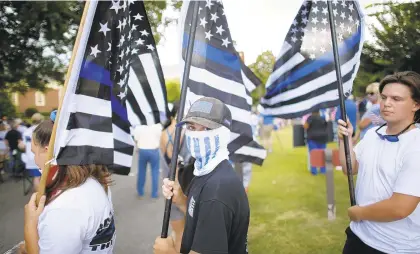  ?? STEPHEN M. KATZ/STAFF ?? Hundreds of supporters, including from left, Stephanie Truax, 19, Caleb Savage, 15, and Randy Grady, 19, participat­e in Saturday afternoon’s “Back the Blue” rally in support of law enforcemen­t and first responders at the Virginia Beach Police Department Headquarte­rs.