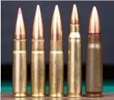  ??  ?? 几种弹外观比照。从左至右：塑料弹尖0.300英寸BLK弹、弹头质量8g的0.300英寸BLK比赛­弹、弹头质量14.2g的0.300英寸BLK亚音­速弹、5.56×45mm NATO弹、7.62×39mm俄式弹