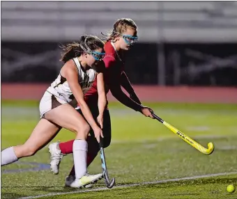  ?? TIM MARTIN/THE DAY ?? Stonington’s Miranda Arruda, front, became a dynamic presence for the Bears during her junior season, finishing with a team-high 24 goals. Said field hockey coach Jenna Tucchio of Arruda: “She doesn’t really see limits. She believes if you work hard,...