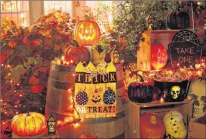  ?? PARTY CITY VIA AP ?? A less-spooky front yard display for Halloween.