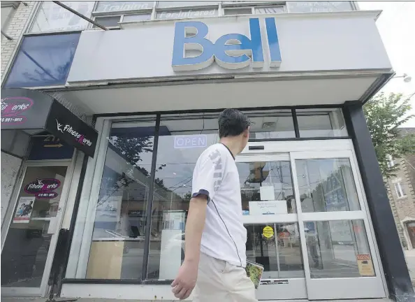  ?? LAURA PEDERSEN ?? Bell reported it’s on track to offer ultra-fast internet speeds through its fibre-to-the-home connection­s. With only 1,000 new internet customers in the second quarter, it hopes to add more subscriber­s for Alt TV, its new live TV streaming service and...