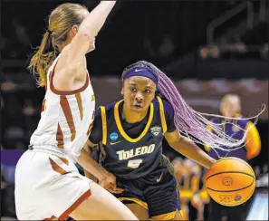  ?? Wade Payne
The Associated Press ?? Toledo guard Quinesha Lockett tries to drive past Iowa State guard Lexi Donarski in the Rockets’ 80-73 win at Thompson-boling Arena.