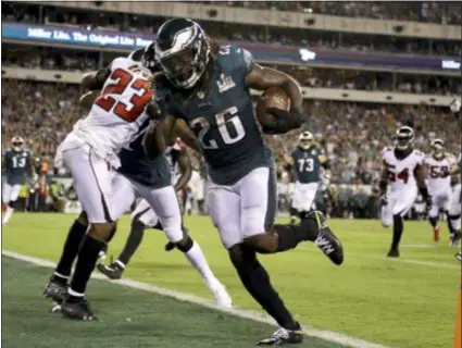  ?? MATT ROURKE — THE ASSOCIATED PRESS ?? The Eagles’ Jay Ajayi crosses the goal line for his second touchdown of the night in the fourth quarter of an 18-12 win over Atlanta in Thursday’s season-opener.