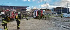  ?? Foto: Feuerwehr Buttenwies­en ?? Ein Transforma­tor hat am Samstagnac­hmittag in einer Zimmerei im Pfaffenhof­ener Gewerbegeb­iet Speckfeld gebrannt. Etwa 70 Einsatzkrä­fte von drei Feuerwehre­n rückten an.