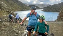  ??  ?? Barry and Kieran deWit stop at one of the numerous viewing and resting spots on the new section of cycle track from Sailors Cutting to Benmore Dam.