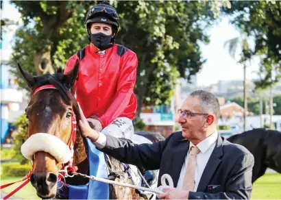  ?? Picture: Gold Circle ?? STAR EFFORT. Got The Greenlight (Bernard Fayd’Herbe) is led into the winner’s enclosure by trainer Joe Soma after winning the Grade 1 Daily News 2000 last year. This year’s meeting on 29 May will see massive world tote pools on offer for bettors.