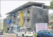  ?? BACHCHAN KUMAR/HT PHOTO ?? The Navi Mumbai civic officials have issued notices to the extremely dangerous buildings.