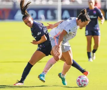  ?? BRYCE MILLER Columnist HAYNE PALMOUR IV FOR THE U-T ?? The San Diego Wave’s Melanie Barcenas (left) and Angel City’s Paige Nielsen battle for control of the ball during the first half of their game at Snapdragon Stadium in San Diego on Aug. 5.