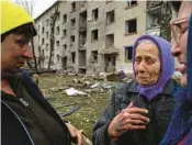  ?? EVGENIY MALOLETKA/AP ?? An evacuee, 79, says goodbye to her neighbors Tuesday after an airstrike in Lukiantsi, Ukraine.