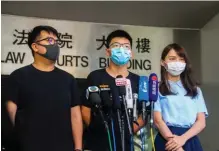  ??  ?? En sursis. Ivan Lam, Joshua Wong et Agnes Chow, à la sortie de leur procès, le 6 juillet.