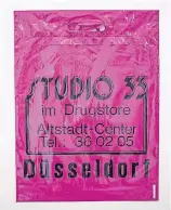  ??  ?? Eine der Plattenlad­en-Legenden aus der Altstadt: Das Studio 33 hatte lila Tüten.