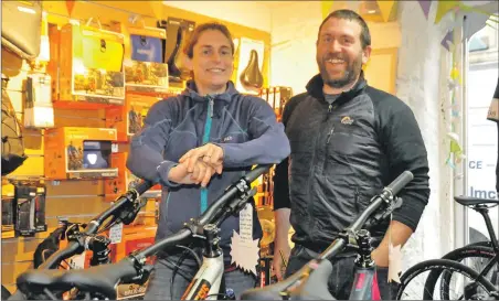  ?? 17_t41obancyc­les01 ?? Mark and Christina of Oban Cycles.