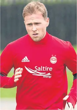  ?? Picture: SNS Group. ?? Greg Stewart joined his new Dons team-mates in training yesterday.