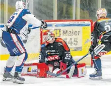  ?? ARCHIVFOTO: CHRISTIAN FLEMMING ?? Ihn werden die Memminger schmerzlic­h in den Play-offs vermissen: Goalie Joey Vollmer fällt verletzt für den Rest der Saison aus.