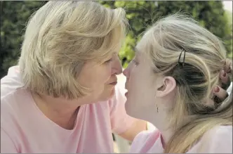  ?? MICHAEL KUBEL/ ALLENTOWN MORNING CALL/ MCT ?? Jana Seagreaves ( right) with her mother, Judy, in 2007. The disease that killed Jana was so rare it didn’t have a name. She arranged to donate her brain and spinal cord for research. Her heart valves saved a life.